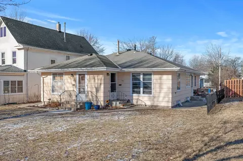 206 7th Ave N, Hopkins, MN 55343