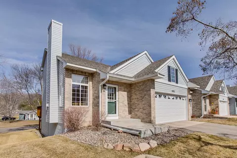 13023 Garrett Ln, Apple Valley, MN 55124