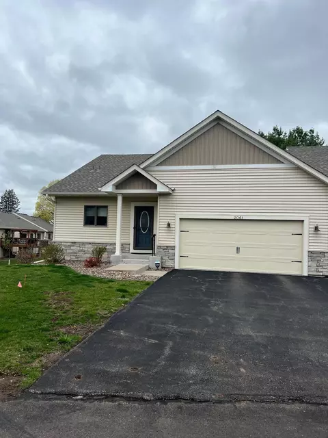 2061 Cardinal Gln, North Saint Paul, MN 55109