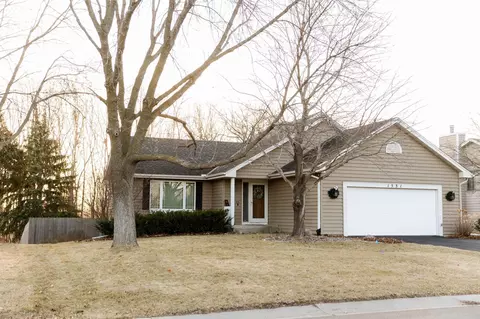 1531 Lake Susan Hills Dr, Chanhassen, MN 55317