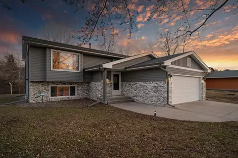 17640 Iceland Trl, Lakeville, MN 55044