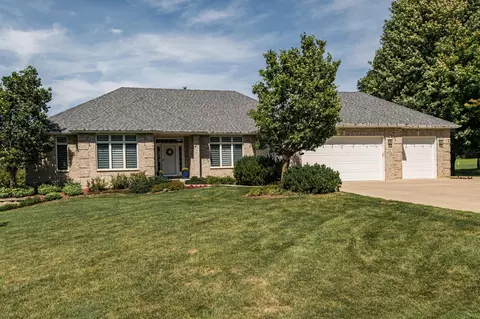 800 New Haven Rd NW, Pine Island, MN 55963