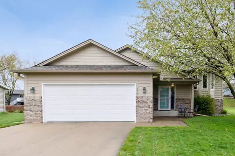 758 Liberty Heights Dr, Chaska, MN 55318