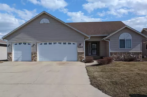 1327 Sherwood St SE, Hutchinson, MN 55350