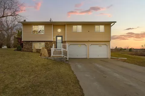 1616 25th Ave NW, Faribault, MN 55021