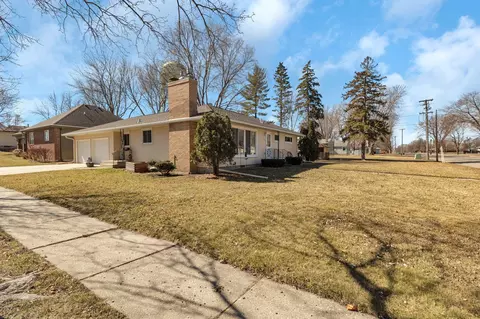 224 16th St E, Glencoe, MN 55336