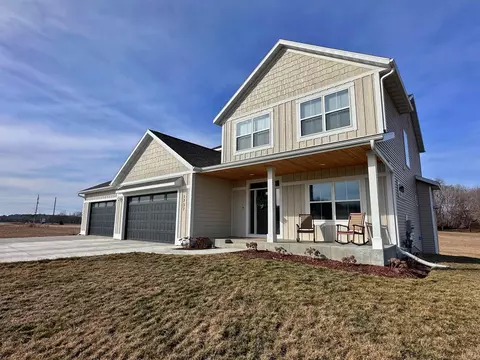 1737 Skyview Cir NW, Rochester, MN 55901