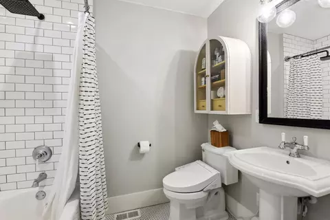 Bath - 6580 Aster Trl, Excelsior, MN 55331 photo 9 of 11