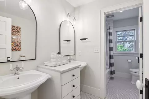 Bath - 6580 Aster Trl, Excelsior, MN 55331 photo 8 of 11