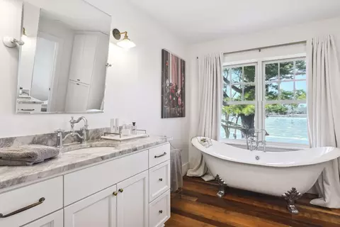 Bath - 6580 Aster Trl, Excelsior, MN 55331 photo 3 of 11