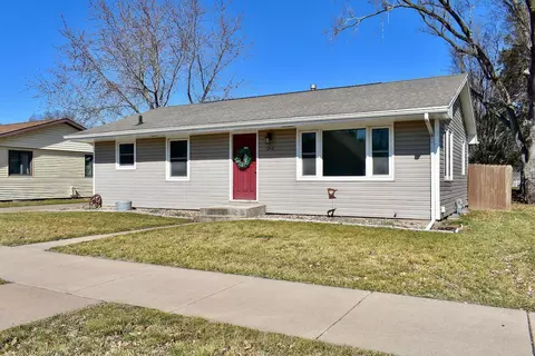 242 N 4th St, La Crescent, MN 55947