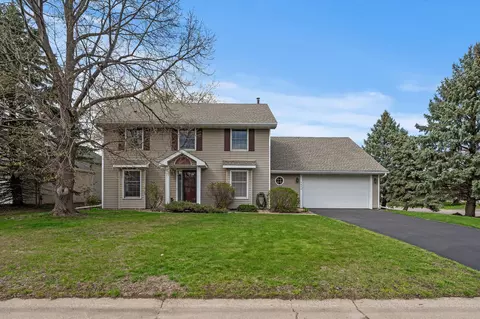 5498 Golfview Pl N, Oakdale, MN 55128