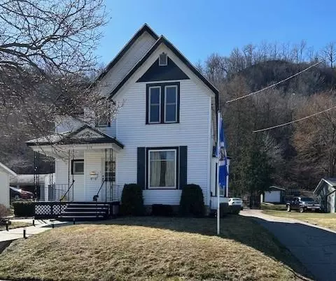 319 E 7th St, Red Wing, MN 55066