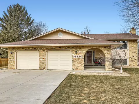 16320 29th Ave N, Plymouth, MN 55447