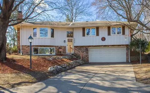 2415 Lamplighter Ln, Golden Valley, MN 55422