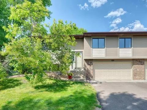 9570 Kingsview Ln N, Maple Grove, MN 55369