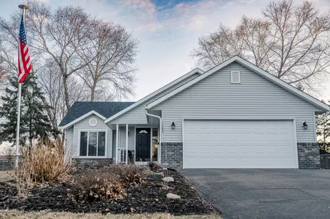 7389 Chesham Ln, Woodbury, MN 55125