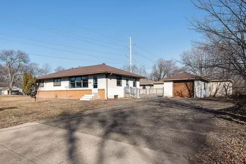 5900 Xerxes Ave N, Brooklyn Center, MN 55430