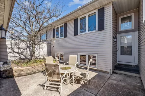 8353 W 100th St, Bloomington, MN 55438