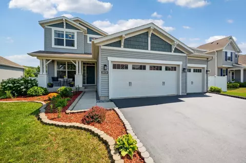8050 Spring Lake Ln, Shakopee, MN 55379