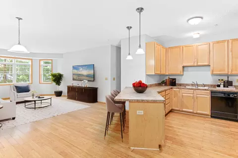 2530 E 34th St #211, Minneapolis, MN 55406