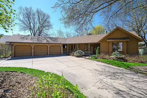 161 E 107th Street Cir, Bloomington, MN 55420