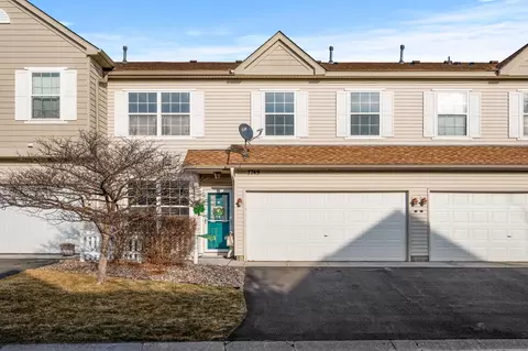 7749 Buttercup Ct, Chanhassen, MN 55317