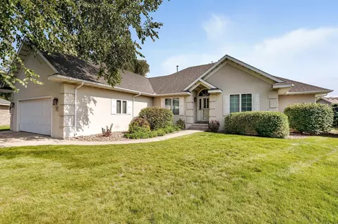 16 Lindsay Ct, Saint Cloud, MN 56301