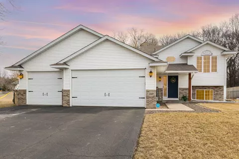 25829 Goldfinch Ave, Wyoming, MN 55092