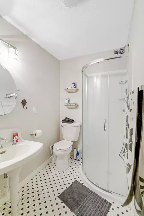 Bath - 3845 Honeysuckle Rd, Deephaven, MN 55391 photo 5 of 5