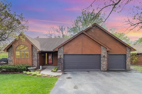 2062 Viburnum Trl, Eagan, MN 55122