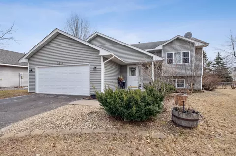 2214 135th Ln NW, Andover, MN 55304