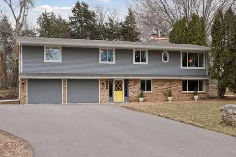 6000 Kirkwood Ln N, Plymouth, MN 55442