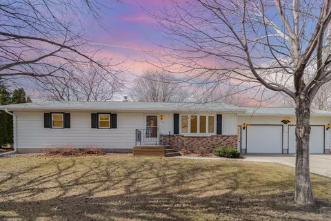 1011 9th St, Gaylord, MN 55334