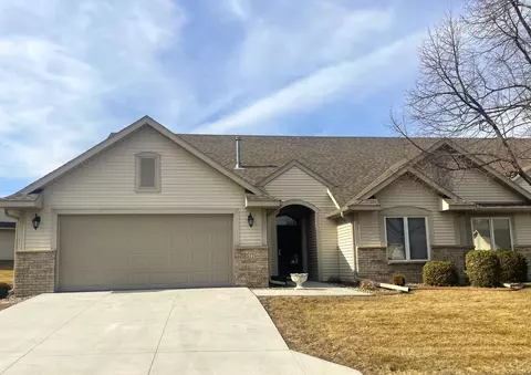 5221 Greens Dr NW, Rochester, MN 55901