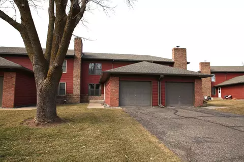 521 Hunter Hill Rd, Hudson, WI 54016