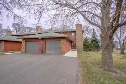 524 Hunter Hill Rd, Hudson, WI 54016