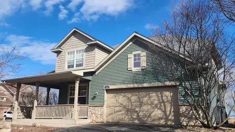 2401 Sandstone Dr, Woodbury, MN 55129