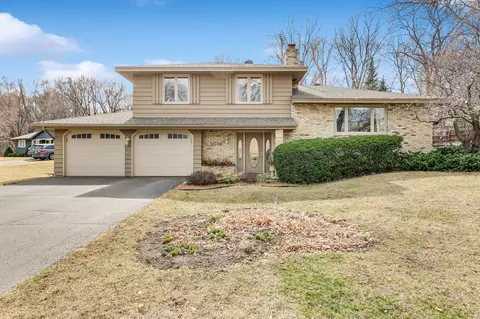 1013 Leisure Ln, Burnsville, MN 55337
