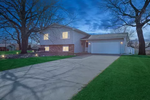 1546 Hillview Rd, Shoreview, MN 55126