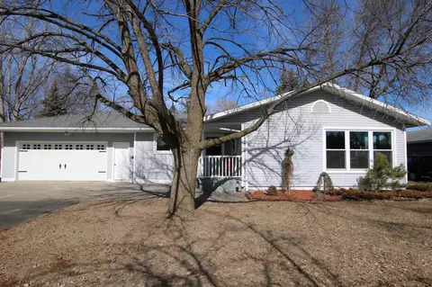 201 Prairie Ave NE, Staples, MN 56479