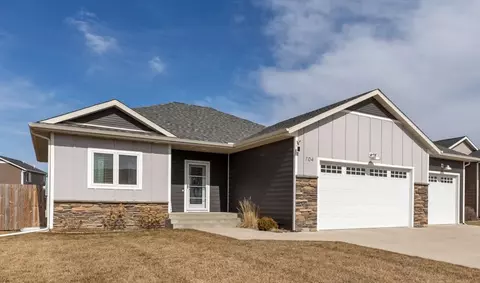 104 Pelican Ct, Mankato, MN 56001