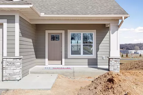 2904 Thompson Dr, River Falls, WI 54022