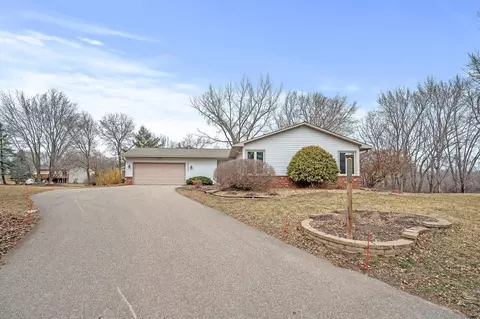 12420 Cockspur Ct, Eden Prairie, MN 55347
