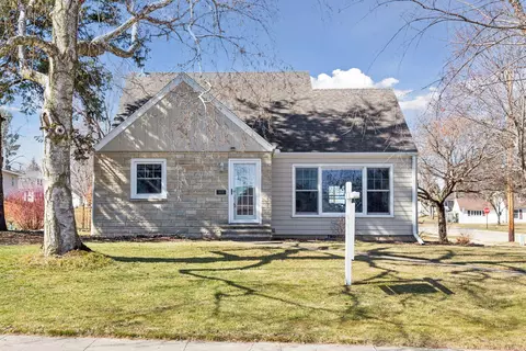 610 Central Ave, Zumbrota, MN 55992