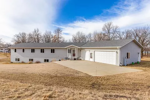 15346 Blackhawk Rd, Lake Park, MN 56554