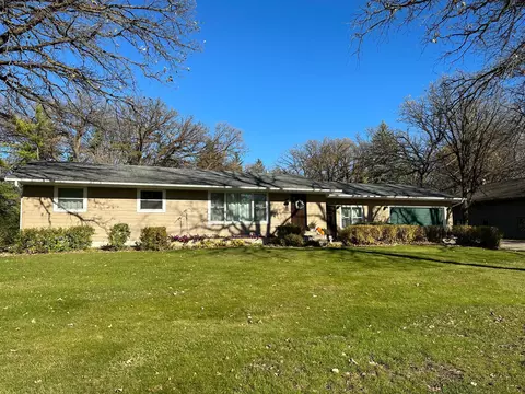 402 7th Ave SE, Roseau, MN 56751