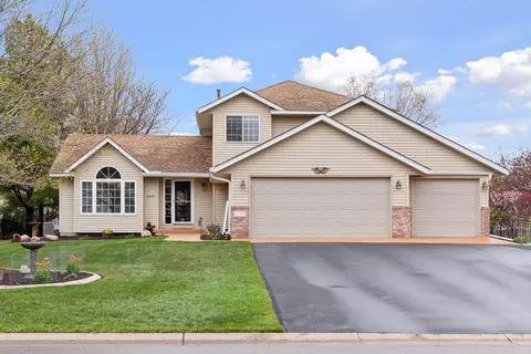 8244 Russel Ave, Woodbury, MN 55125