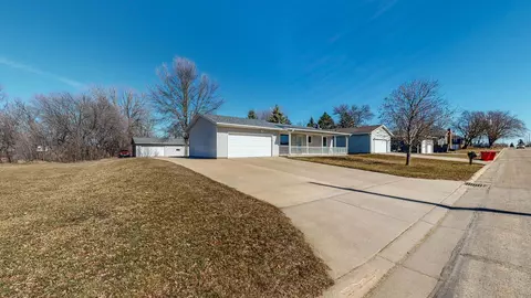 315 6th St SE, Stewartville, MN 55976