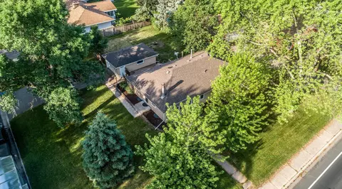 2801 W 106th St, Bloomington, MN 55431